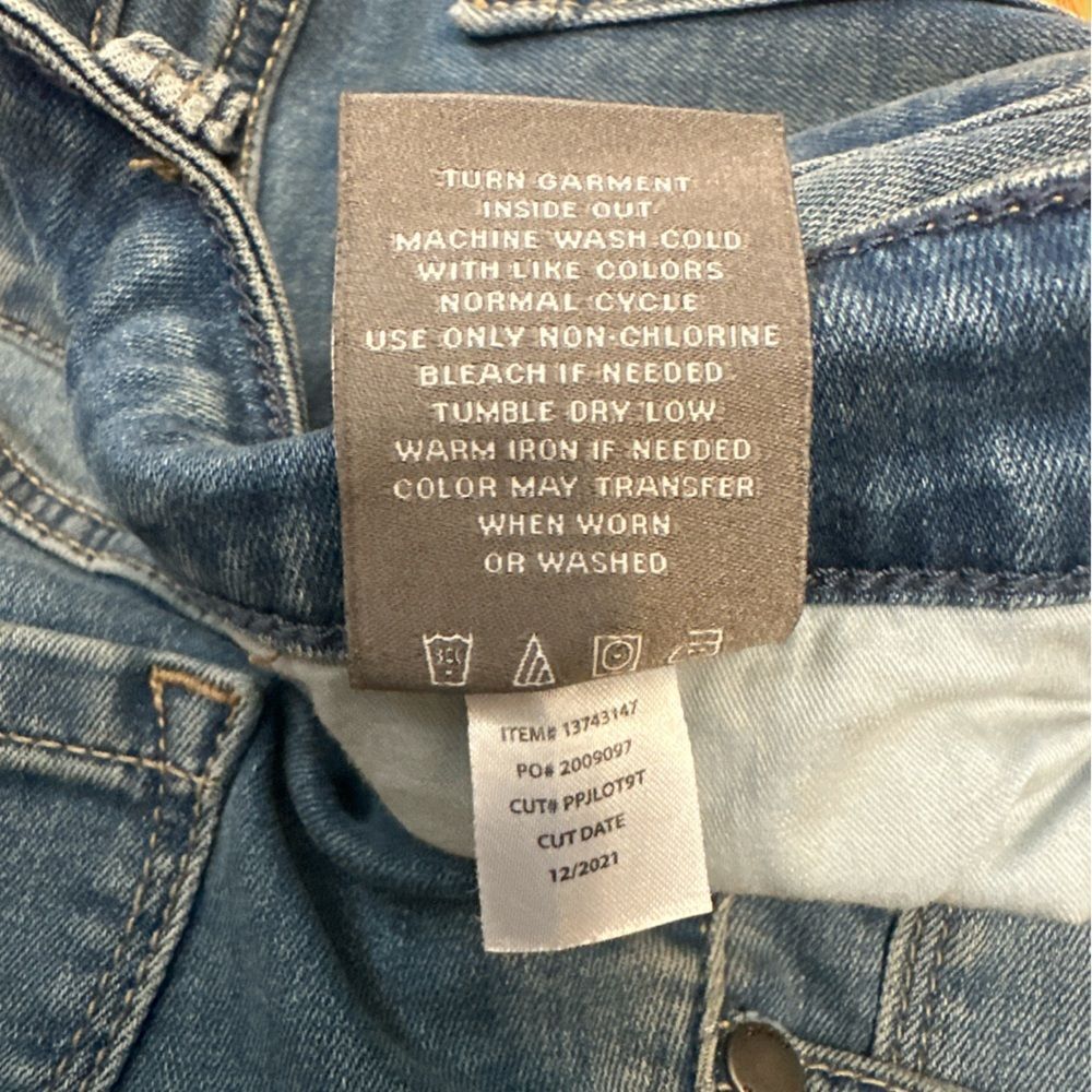 2 for $30 TORRID Midfit Super Skinny Mid-Rise Jean NWT - Picture 10 of 11